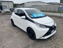 Bianco Usata 2015 Toyota Aygo Cool Due volumi | 6500 € (Buon prezzo)