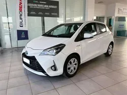 Bianco Usata 2019 Toyota Yaris Hybrid Active Tre volumi | 13.200 € (Buon prezzo)