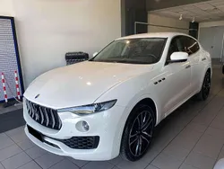 Bianco Usata 2020 Maserati Levante GranLusso SUV | 47.900 € (Buon prezzo)