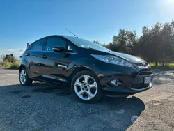Usata 2010 Ford Fiesta Due volumi | 3900 € (Buon prezzo)