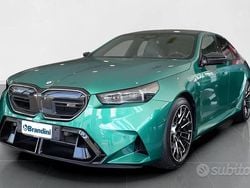Verde Nuova 2025 BMW M5 Comfort Edition Tre volumi | 115.900 €