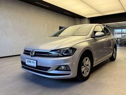 Argento Usata 2018 VW Polo Comfortline Tre volumi | 13.700 € (Buon prezzo)