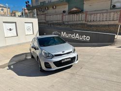 Grigio Usata 2015 Kia Rio Due volumi | 7700 € (Buon prezzo)