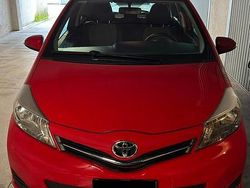 Rosso Usata 2014 Toyota Yaris Sol Tre volumi | 4200 € (Ottimo prezzo)
