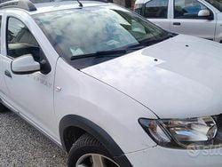 Bianco Usata 2015 Dacia Sandero Tre volumi | 6000 € (Buon prezzo)
