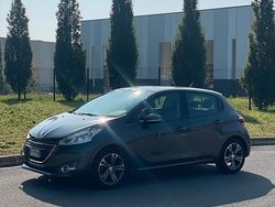 Nero Usata 2015 Peugeot 208 Active Due volumi | 6650 € (Buon prezzo)