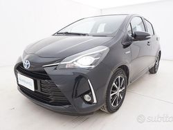 Nero Usata 2018 Toyota Yaris Hybrid Active Tre volumi | 10.990 € (Buon prezzo)