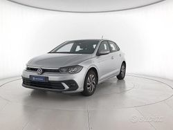 Reflex silver metallizzato Usata 2023 VW Polo Life Tre volumi | 16.700 € (Buon prezzo)