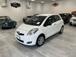 Bianco Usata 2011 Toyota Yaris Tre volumi | 5900 € (Buon prezzo)