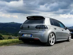 Usata 2010 VW Golf VI R Tre volumi | 7000 € (Molto cara)
