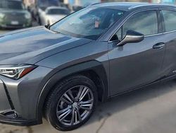 Grigio Usata 2021 Lexus UX Business Edition SUV | 18.900 € (Buon prezzo)