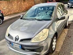 Usata 2008 Renault Clio III Tre volumi | 2000 € (Super prezzo)