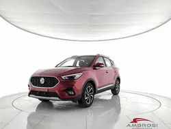 Diamond red Nuova 2025 MG ZS Luxury Tre volumi | 17.200 € (Buon prezzo)