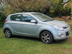 Grigio Usata 2012 Hyundai i20 Tre volumi | 2100 € (Super prezzo)