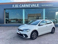 Grigio Usata 2023 VW Polo Life Tre volumi | 15.870 € (Buon prezzo)