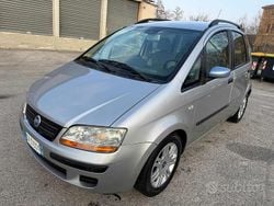 Grigio Usata 2004 Fiat Idea Monovolume | 1450 € (Buon prezzo)