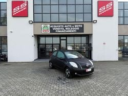 Grigio Usata 2007 Toyota Yaris Tre volumi | 2900 € (Buon prezzo)