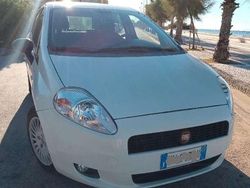 Usata 2011 Fiat Grande Punto Due volumi | 2399 €