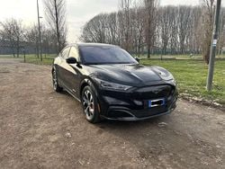 Nero Usata 2022 Ford Mustang Mach-E Premium SUV | 29.900 € (Buon prezzo)