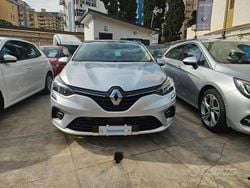 Grigio Usata 2022 Renault Clio V Intens Tre volumi | 13.499 € (Buon prezzo)
