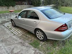 Usata 2005 Mercedes C220 Elegance Tre volumi | 2000 € (Buon prezzo)