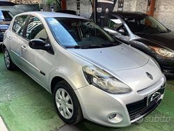 Grigio Usata 2010 Renault Clio II Tre volumi | 3799 € (Buon prezzo)