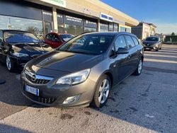 Grigio Usata 2013 Opel Astra Cosmo Station wagon | 2900 € (Buon prezzo)