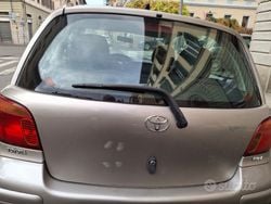 Grigio Usata 2005 Toyota Yaris Due volumi | 1700 € (Buon prezzo)