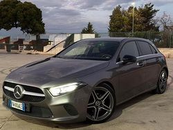 Grigio Usata 2019 Mercedes A180 Tre volumi | 17.999 € (Ottimo prezzo)