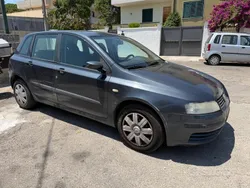 Grigio Usata 2002 Fiat Stilo Active Tre volumi | 999 € (Buon prezzo)