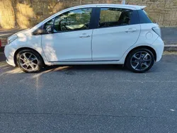 Bianco Usata 2013 Toyota Yaris Trend Tre volumi | 6500 € (Buon prezzo)