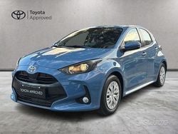 Blu Usata 2021 Toyota Yaris Hybrid Active Tre volumi | 16.600 € (Ottimo prezzo)