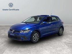 Reef blue metallizzato Usata 2023 VW Polo Life Tre volumi | 18.900 € (Buon prezzo)