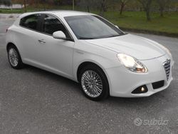 Bianco Usata 2012 Alfa Romeo Giulietta Exclusive Due volumi | 11.500 € (Cara)