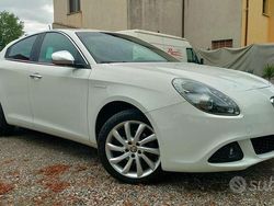 Bianco / pastello Usata 2011 Alfa Romeo Giulietta Distinctive Tre volumi | 7800 € (Cara)