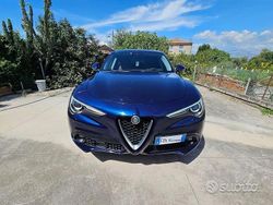 Blu Usata 2017 Alfa Romeo Stelvio Executive SUV | 20.000 € (Cara)