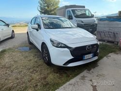 Bianco Usata 2024 Mazda 2 Center-Line Due volumi | 14.800 € (Buon prezzo)