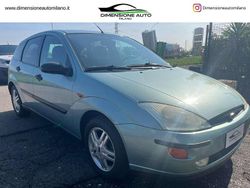 Verde acqua Usata 2001 Ford Focus Ambiente Tre volumi | 1500 € (Buon prezzo)