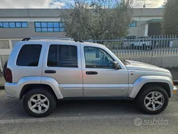 Usata 2007 Jeep Cherokee SUV | 3500 € (Buon prezzo)