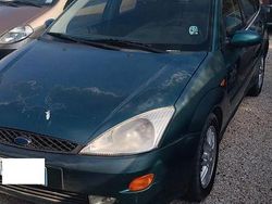 Grigio Usata 2001 Ford Focus Ghia Tre volumi | 1200 € (Buon prezzo)