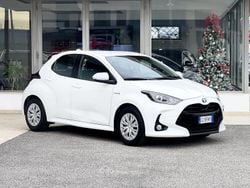 Bianco Usata 2021 Toyota Yaris Hybrid Tre volumi | 15.900 € (Ottimo prezzo)