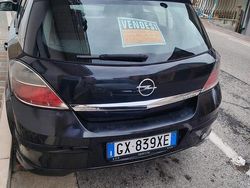 Nero Usata 2008 Opel Astra Tre volumi | 2000 € (Buon prezzo)