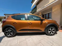 Arancione Usata 2022 Dacia Sandero Comfort Due volumi | 13.500 € (Buon prezzo)