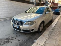 Grigio Usata 2007 VW Passat Highline Tre volumi | 2300 € (Buon prezzo)
