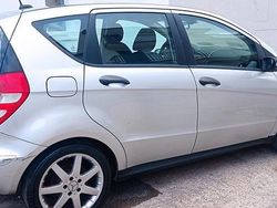 Argento Usata 2008 Mercedes A150 Classic Tre volumi | 2700 € (Buon prezzo)
