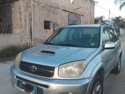 Usata 2004 Toyota RAV4 | 4000 € (Cara)