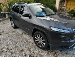 Grigio Usata 2016 Jeep Cherokee SUV | 11.500 €