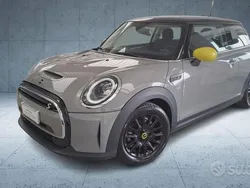 Grigio / metallizzato Usata 2021 Mini Cooper SE Due volumi | 16.500 € (Ottimo prezzo)