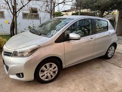 Grigio Usata 2013 Toyota Yaris Lounge Tre volumi | 5500 € (Ottimo prezzo)