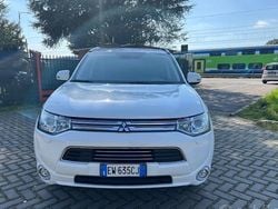 Bianco Usata 2014 Mitsubishi Outlander P-HEV Instyle SUV | 11.600 €